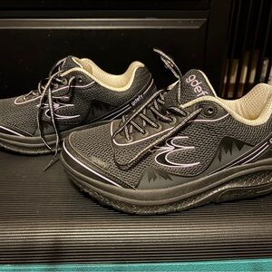 Skechers Black and Lavender Walking Shoes